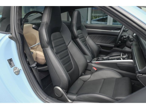 Porsche 911 3.8 Turbo S 650pk Panoramadak Burmester Keramisch PTS Gulfblauw NLauto Noselift PDCC Sportuitlaat