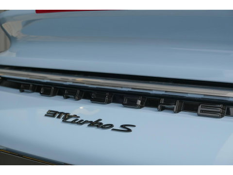 Porsche 911 3.8 Turbo S 650pk Panoramadak Burmester Keramisch PTS Gulfblauw NLauto Noselift PDCC Sportuitlaat