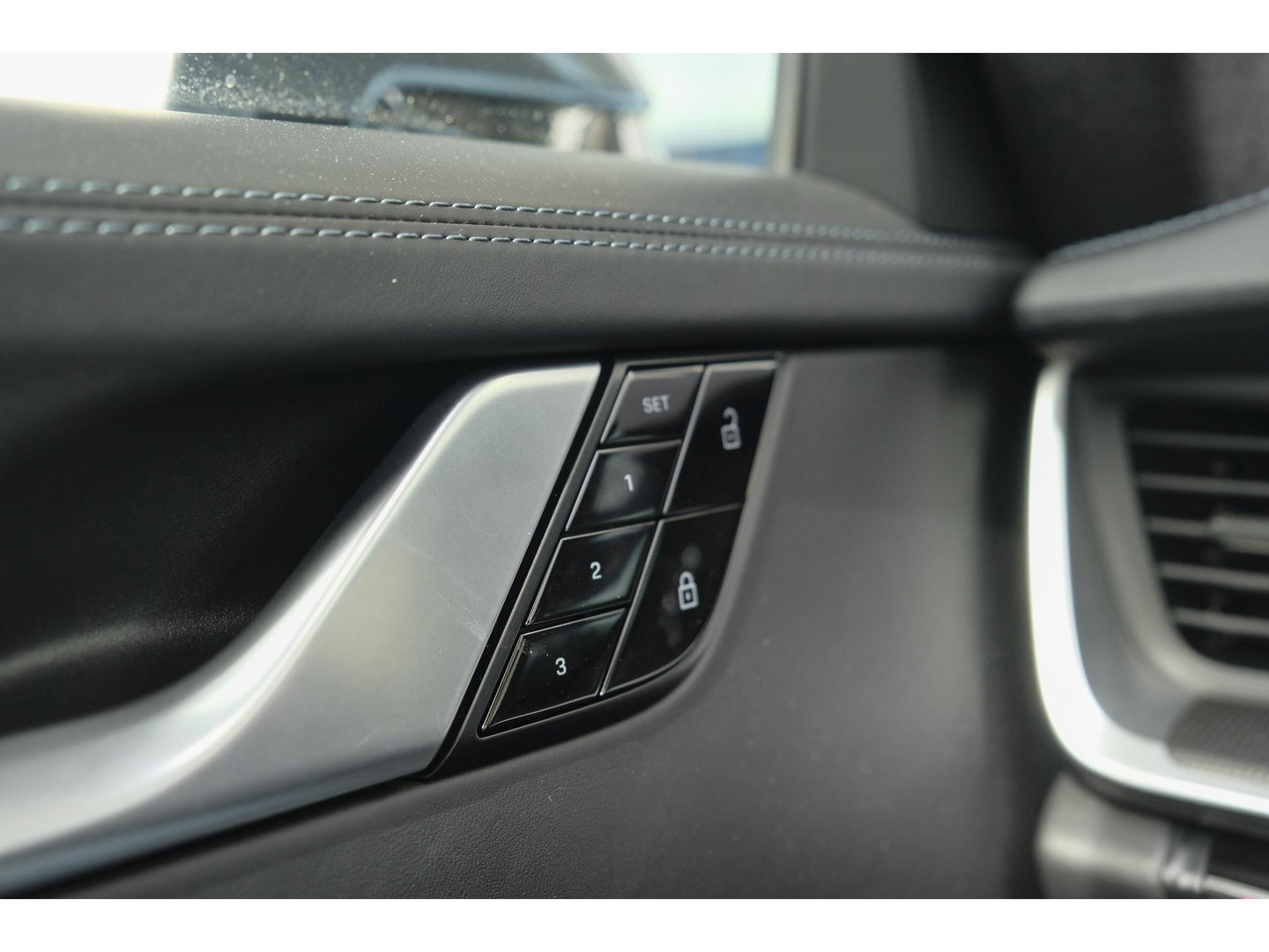 Porsche 911 3.8 Turbo S 650pk Panoramadak Burmester Keramisch PTS Gulfblauw NLauto Noselift PDCC Sportuitlaat