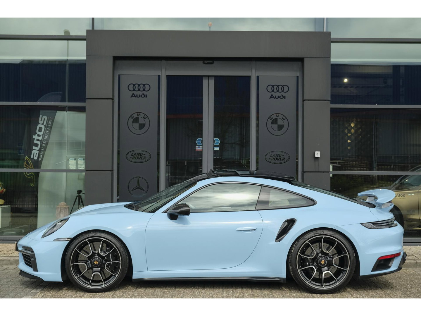 Porsche 911 3.8 Turbo S 650pk Panoramadak Burmester Keramisch PTS Gulfblauw NLauto Noselift PDCC Sportuitlaat