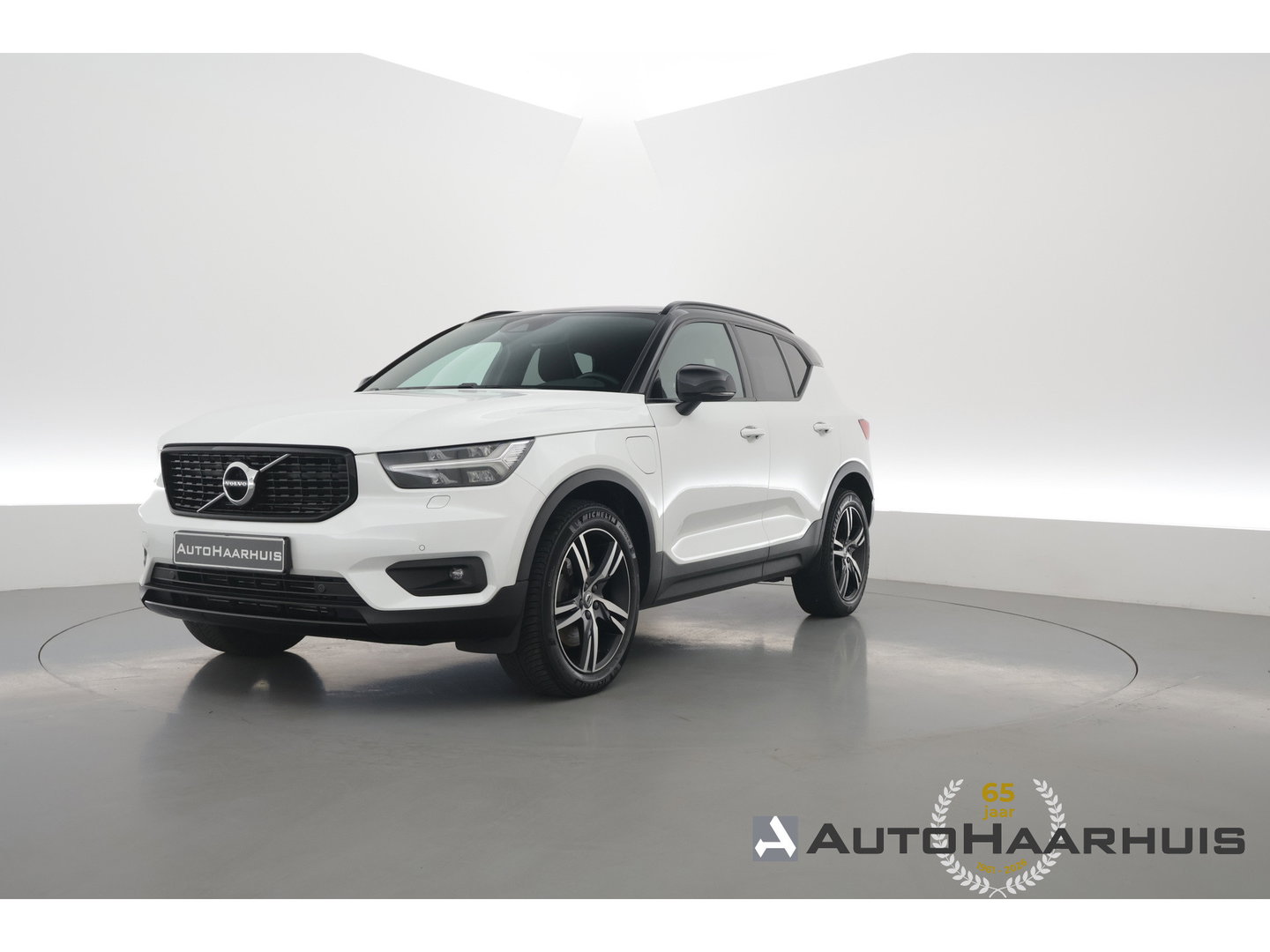 Volvo XC40 1.5 T5 Recharge R-Design | RIJKLAAR !! | Adapt. Cruise | Trekhaak | Leder | Camera | Stoel- Stuurverw. | Harman Kardon | Apple CarPlay