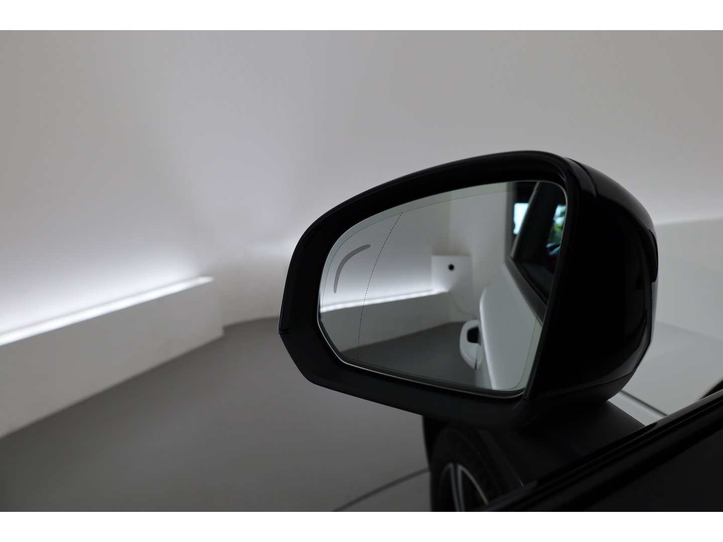 Volvo XC40 1.5 T5 Recharge R-Design | RIJKLAAR !! | Adapt. Cruise | Trekhaak | Leder | Camera | Stoel- Stuurverw. | Harman Kardon | Apple CarPlay