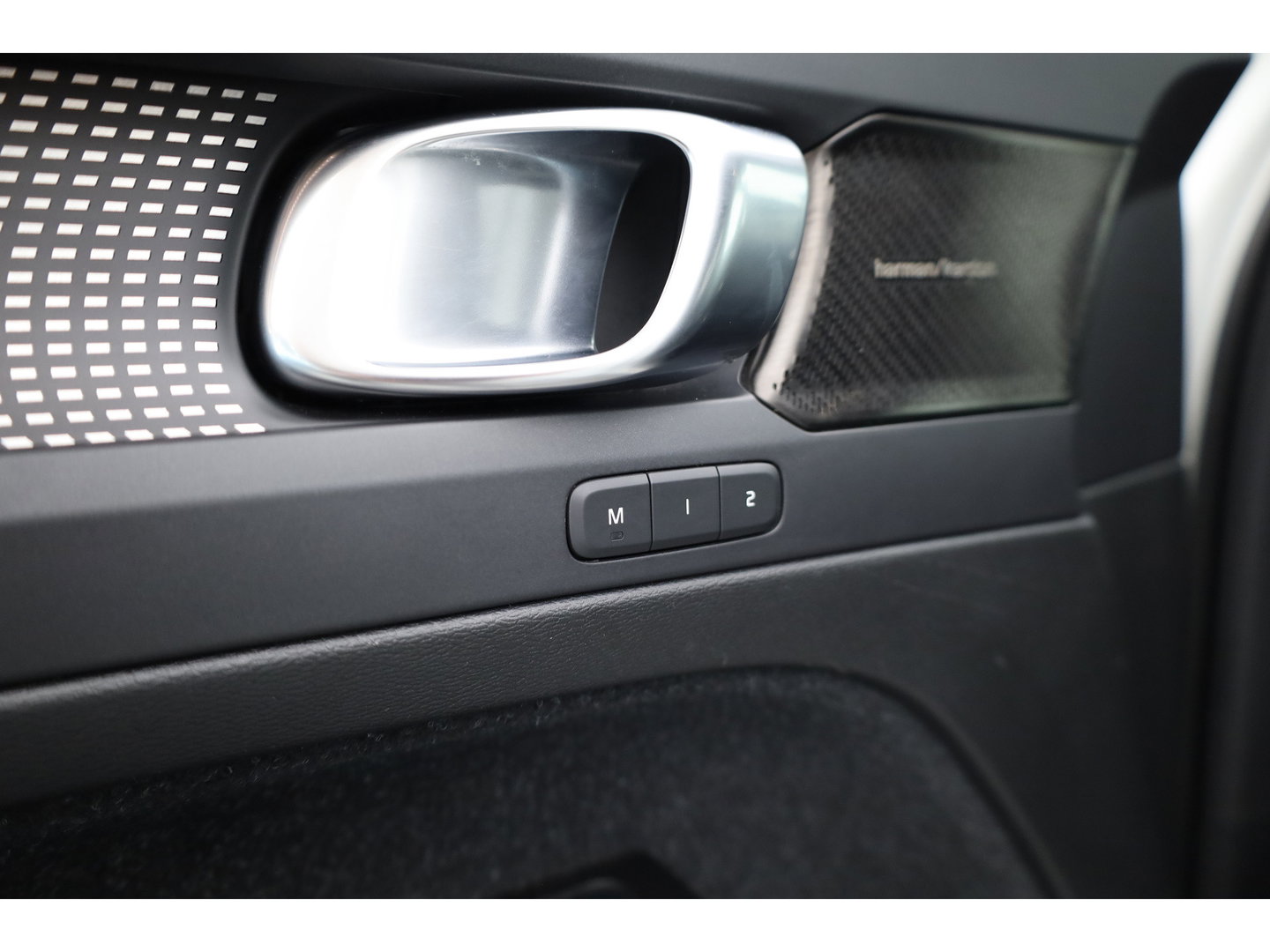 Volvo XC40 1.5 T5 Recharge R-Design | RIJKLAAR !! | Adapt. Cruise | Trekhaak | Leder | Camera | Stoel- Stuurverw. | Harman Kardon | Apple CarPlay