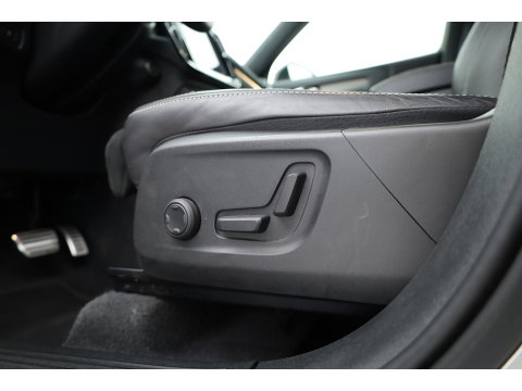 Volvo XC40 1.5 T5 Recharge R-Design | RIJKLAAR !! | Adapt. Cruise | Trekhaak | Leder | Camera | Stoel- Stuurverw. | Harman Kardon | Apple CarPlay