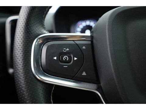 Volvo XC40 1.5 T5 Recharge R-Design | RIJKLAAR !! | Adapt. Cruise | Trekhaak | Leder | Camera | Stoel- Stuurverw. | Harman Kardon | Apple CarPlay