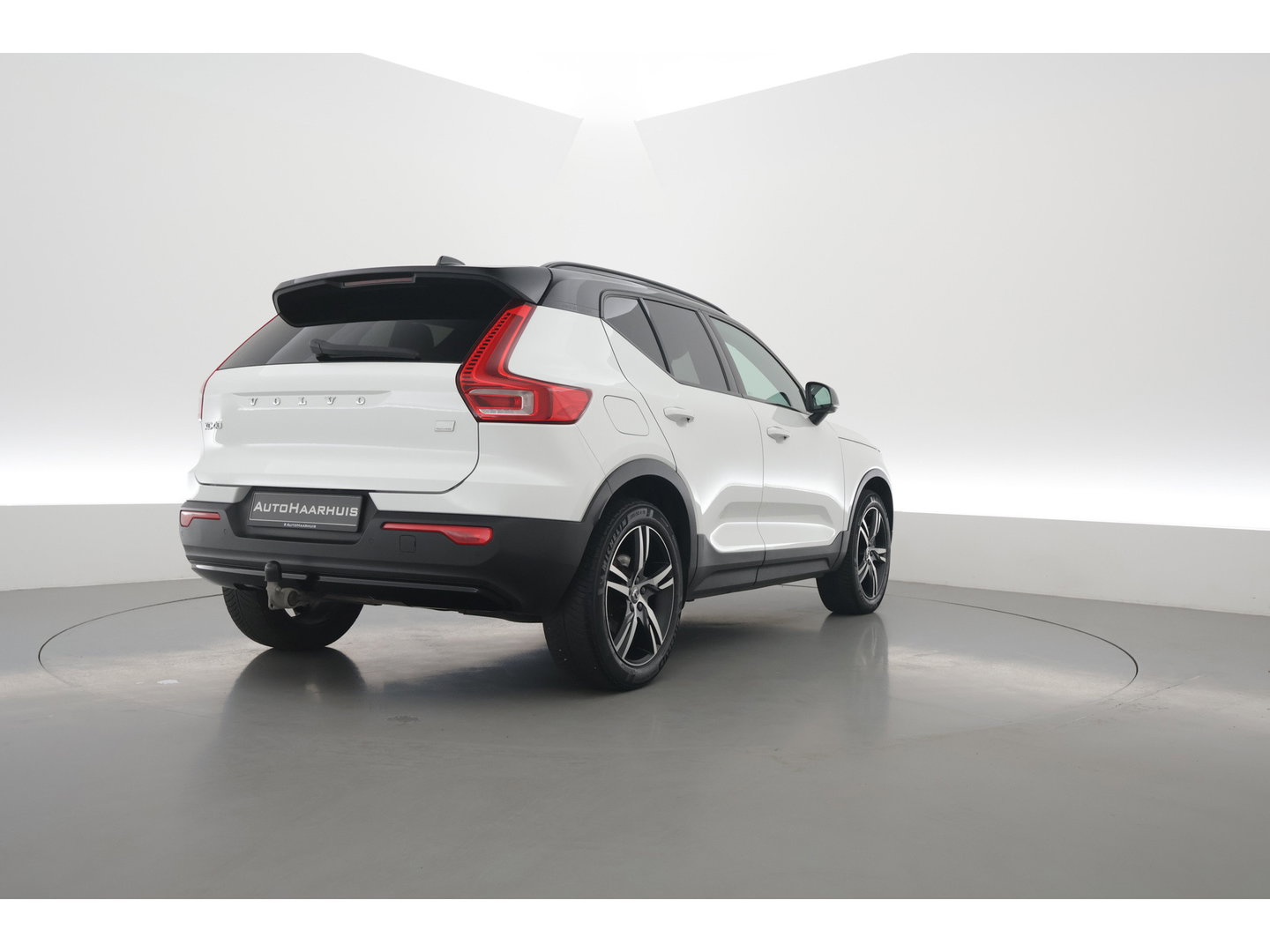 Volvo XC40 1.5 T5 Recharge R-Design | RIJKLAAR !! | Adapt. Cruise | Trekhaak | Leder | Camera | Stoel- Stuurverw. | Harman Kardon | Apple CarPlay