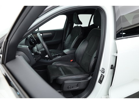 Volvo XC40 1.5 T5 Recharge R-Design | RIJKLAAR !! | Adapt. Cruise | Trekhaak | Leder | Camera | Stoel- Stuurverw. | Harman Kardon | Apple CarPlay