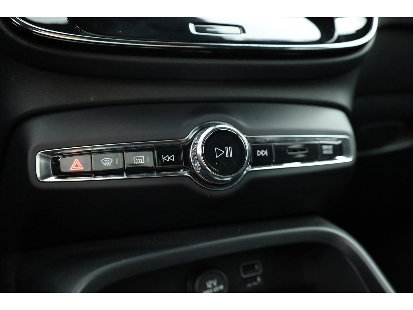 Volvo XC40 1.5 T5 Recharge R-Design | RIJKLAAR !! | Adapt. Cruise | Trekhaak | Leder | Camera | Stoel- Stuurverw. | Harman Kardon | Apple CarPlay