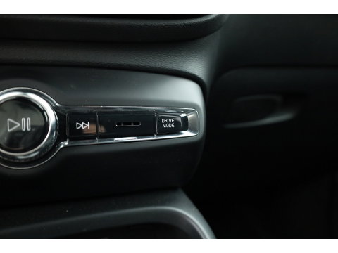 Volvo XC40 1.5 T5 Recharge R-Design | RIJKLAAR !! | Adapt. Cruise | Trekhaak | Leder | Camera | Stoel- Stuurverw. | Harman Kardon | Apple CarPlay