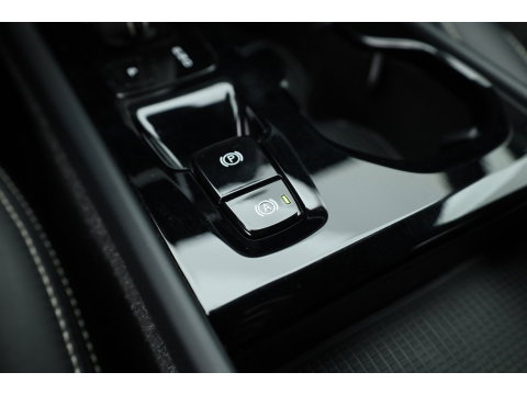 Volvo XC40 1.5 T5 Recharge R-Design | RIJKLAAR !! | Adapt. Cruise | Trekhaak | Leder | Camera | Stoel- Stuurverw. | Harman Kardon | Apple CarPlay