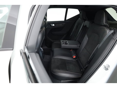 Volvo XC40 1.5 T5 Recharge R-Design | RIJKLAAR !! | Adapt. Cruise | Trekhaak | Leder | Camera | Stoel- Stuurverw. | Harman Kardon | Apple CarPlay
