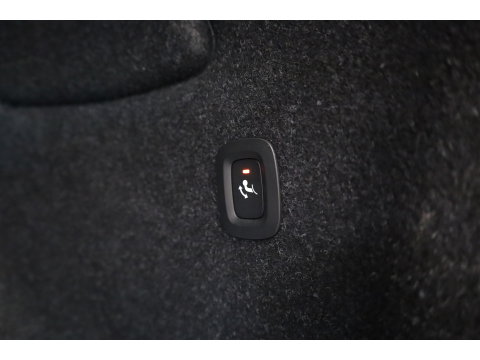 Volvo XC40 1.5 T5 Recharge R-Design | RIJKLAAR !! | Adapt. Cruise | Trekhaak | Leder | Camera | Stoel- Stuurverw. | Harman Kardon | Apple CarPlay