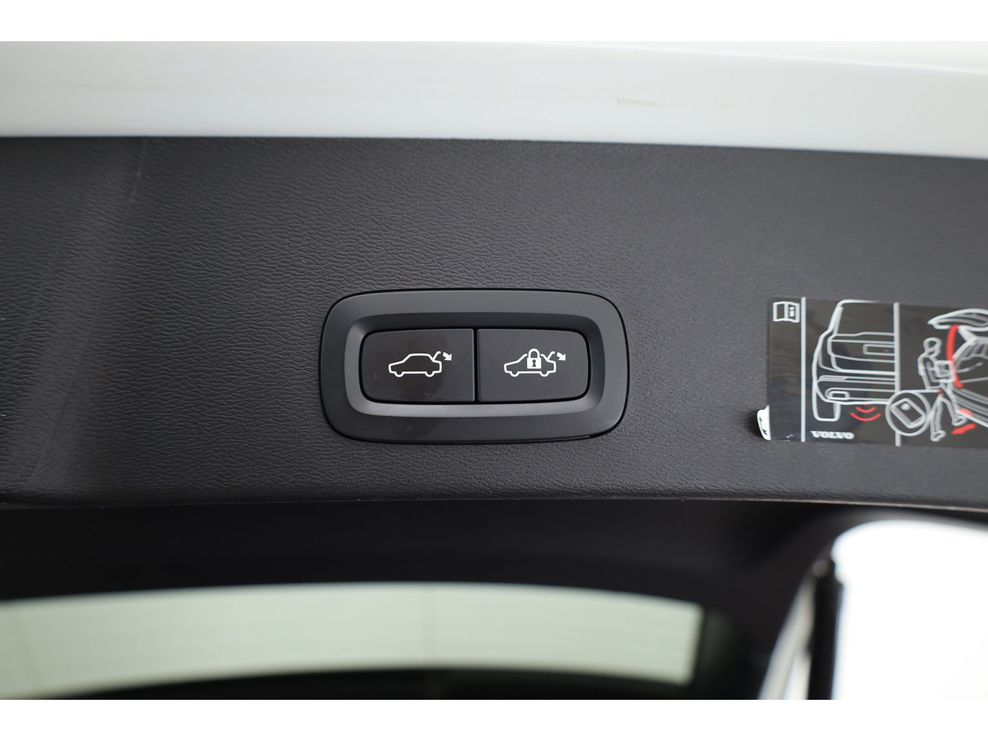 Volvo XC40 1.5 T5 Recharge R-Design | RIJKLAAR !! | Adapt. Cruise | Trekhaak | Leder | Camera | Stoel- Stuurverw. | Harman Kardon | Apple CarPlay
