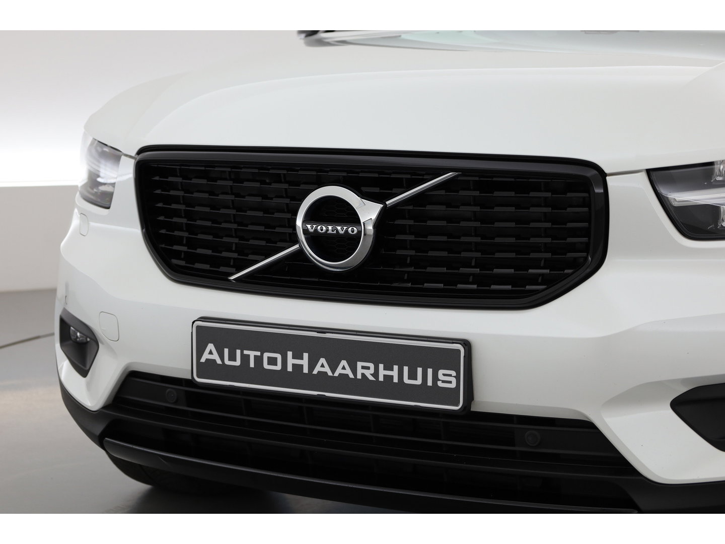 Volvo XC40 1.5 T5 Recharge R-Design | RIJKLAAR !! | Adapt. Cruise | Trekhaak | Leder | Camera | Stoel- Stuurverw. | Harman Kardon | Apple CarPlay