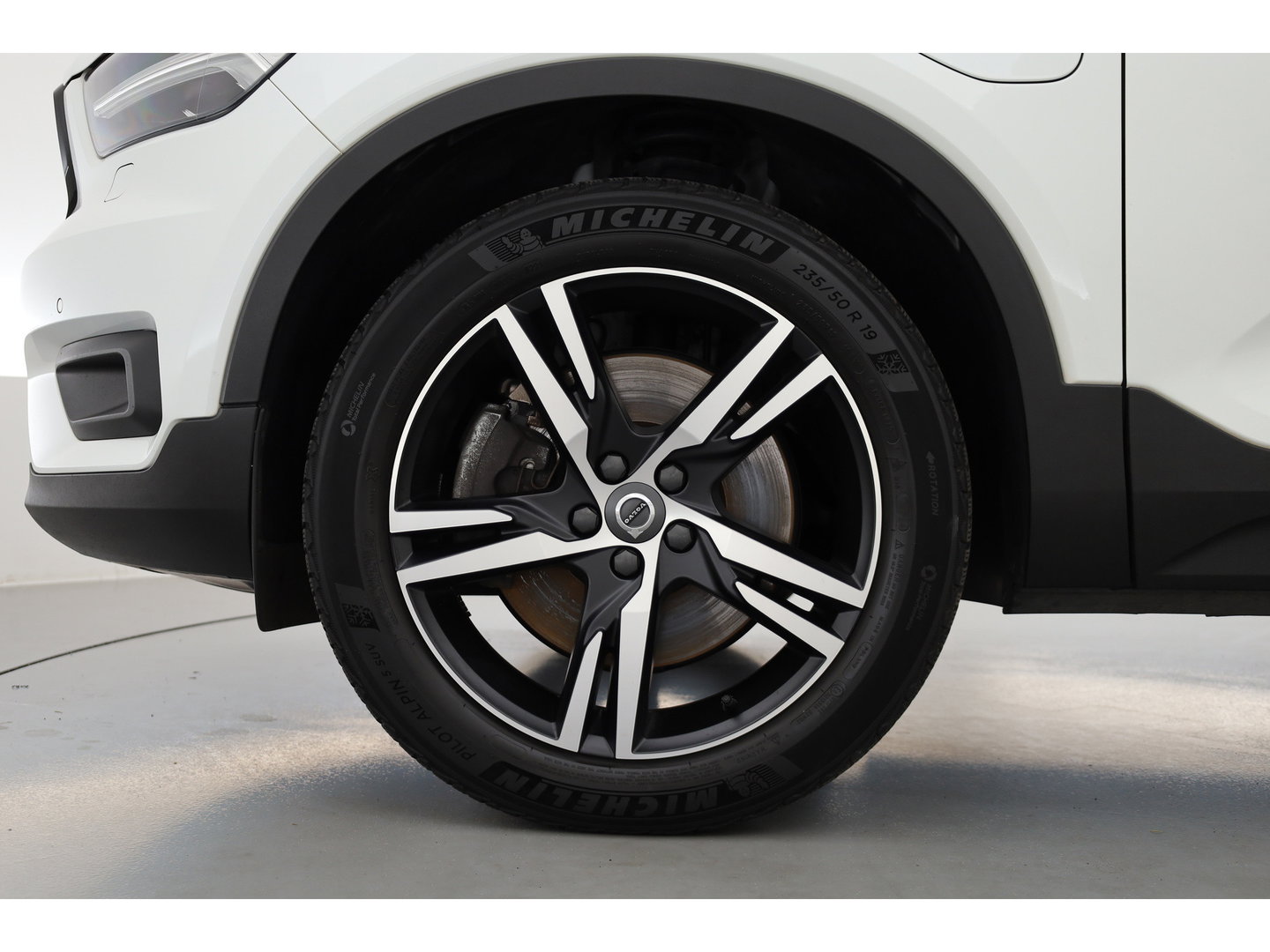 Volvo XC40 1.5 T5 Recharge R-Design | RIJKLAAR !! | Adapt. Cruise | Trekhaak | Leder | Camera | Stoel- Stuurverw. | Harman Kardon | Apple CarPlay