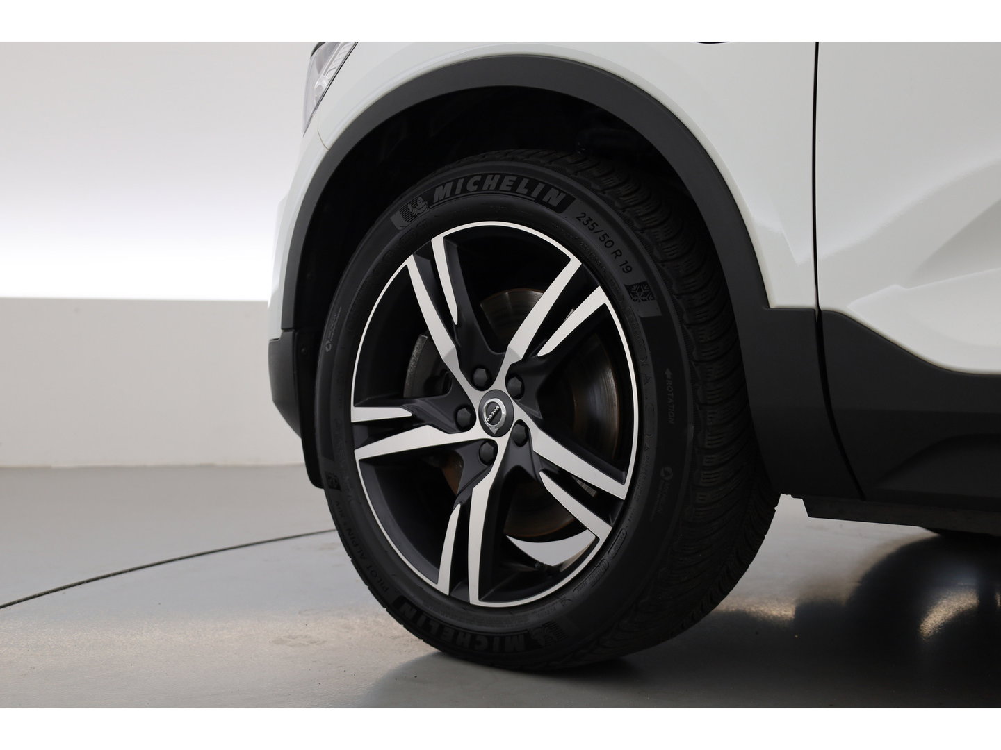 Volvo XC40 1.5 T5 Recharge R-Design | RIJKLAAR !! | Adapt. Cruise | Trekhaak | Leder | Camera | Stoel- Stuurverw. | Harman Kardon | Apple CarPlay