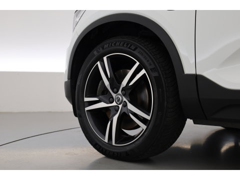 Volvo XC40 1.5 T5 Recharge R-Design | RIJKLAAR !! | Adapt. Cruise | Trekhaak | Leder | Camera | Stoel- Stuurverw. | Harman Kardon | Apple CarPlay