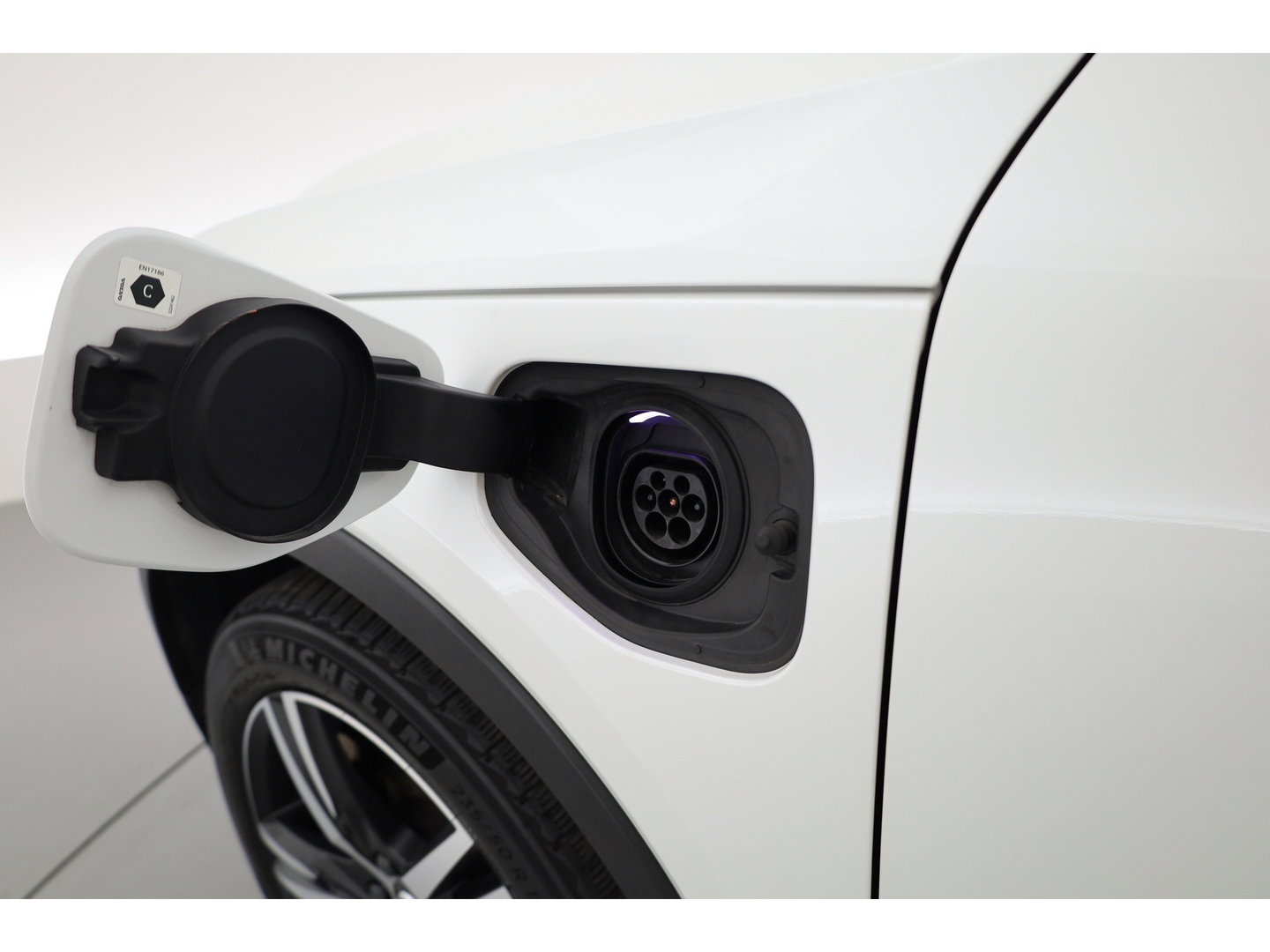 Volvo XC40 1.5 T5 Recharge R-Design | RIJKLAAR !! | Adapt. Cruise | Trekhaak | Leder | Camera | Stoel- Stuurverw. | Harman Kardon | Apple CarPlay