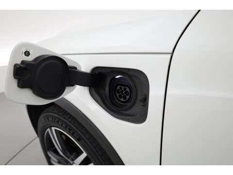 Volvo XC40 1.5 T5 Recharge R-Design | RIJKLAAR !! | Adapt. Cruise | Trekhaak | Leder | Camera | Stoel- Stuurverw. | Harman Kardon | Apple CarPlay