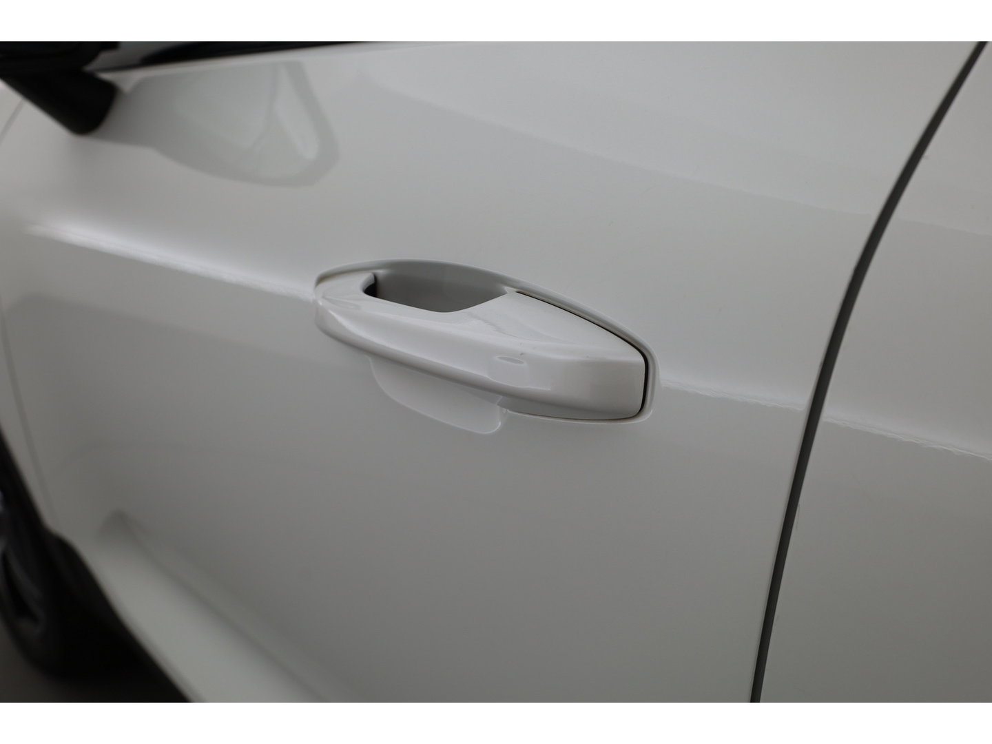 Volvo XC40 1.5 T5 Recharge R-Design | RIJKLAAR !! | Adapt. Cruise | Trekhaak | Leder | Camera | Stoel- Stuurverw. | Harman Kardon | Apple CarPlay
