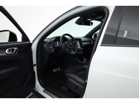 Volvo XC40 1.5 T5 Recharge R-Design | RIJKLAAR !! | Adapt. Cruise | Trekhaak | Leder | Camera | Stoel- Stuurverw. | Harman Kardon | Apple CarPlay