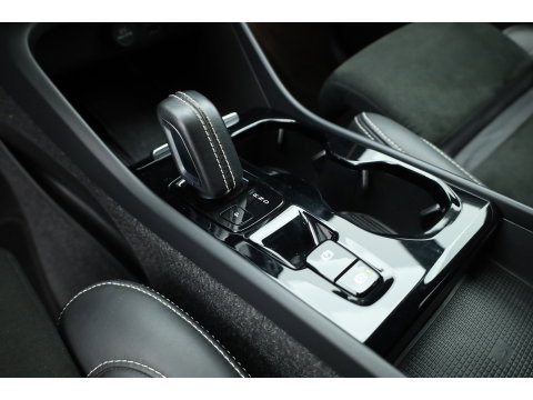Volvo XC40 1.5 T5 Recharge R-Design | RIJKLAAR !! | Adapt. Cruise | Trekhaak | Leder | Camera | Stoel- Stuurverw. | Harman Kardon | Apple CarPlay