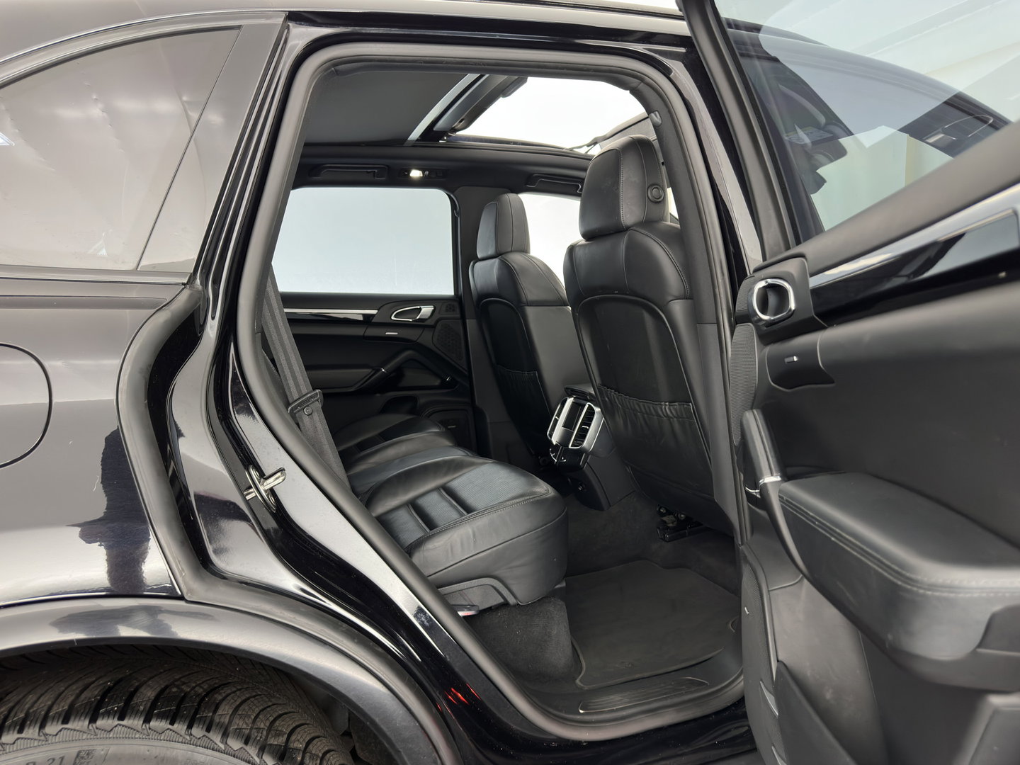 Porsche Cayenne 3.0 S E-Hybrid Aut. *PANO | SPORT-CHRONO | LEATHER | FULL-LED | BOSE-SOUND | MEMORY-PACK | TOP-VIEW | NAVI-FULLMAP | HEATED-COMFORTSEATS | AIR-SUSPENSION | SHIFTPADDLES | PRIVACY-GLASS | KEYLESS | PDC | CRU