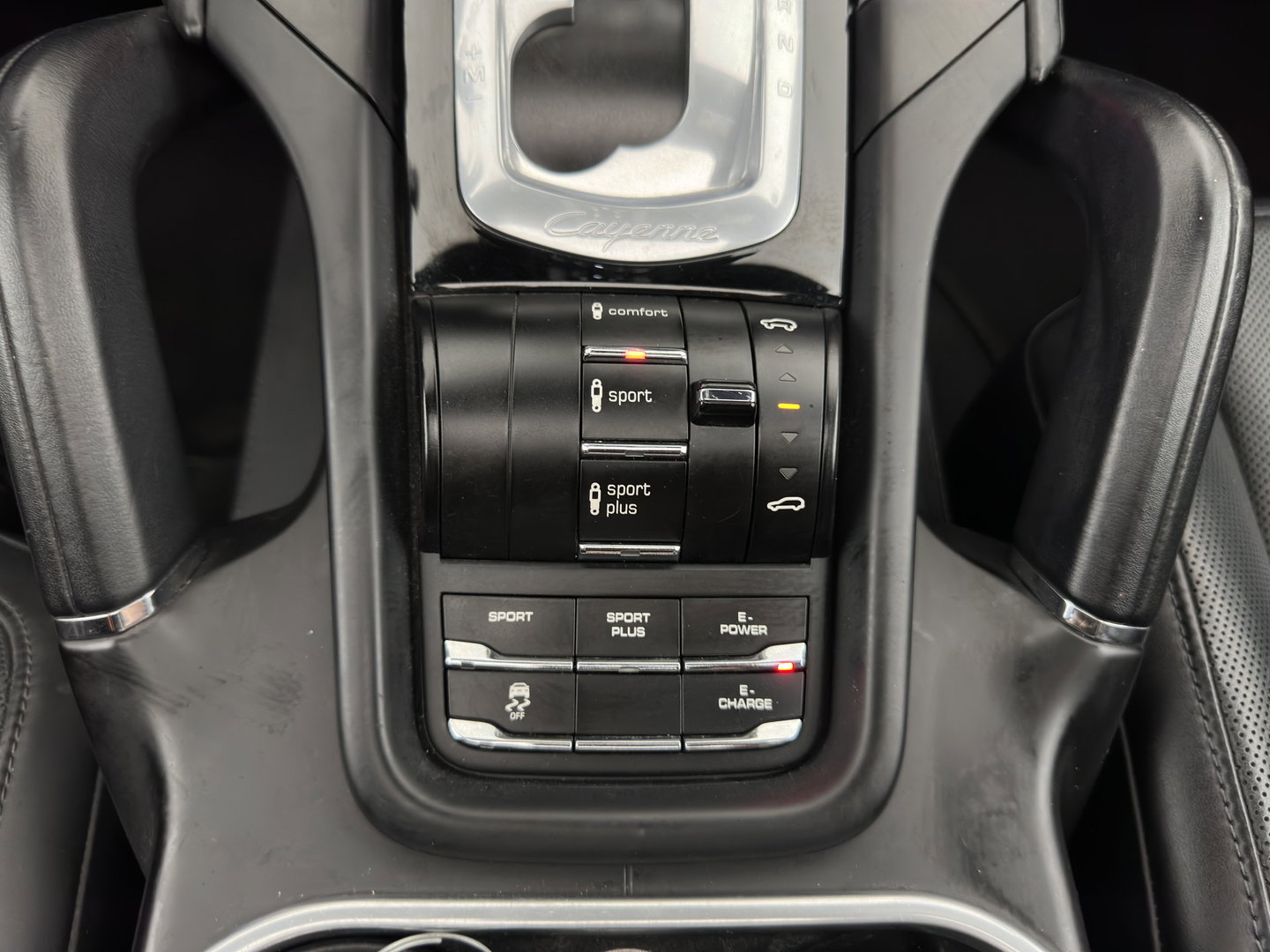 Porsche Cayenne 3.0 S E-Hybrid Aut. *PANO | SPORT-CHRONO | LEATHER | FULL-LED | BOSE-SOUND | MEMORY-PACK | TOP-VIEW | NAVI-FULLMAP | HEATED-COMFORTSEATS | AIR-SUSPENSION | SHIFTPADDLES | PRIVACY-GLASS | KEYLESS | PDC | CRU