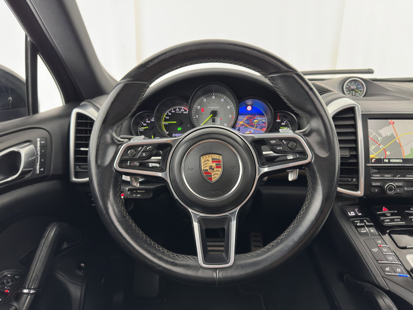Porsche Cayenne 3.0 S E-Hybrid Aut. *PANO | SPORT-CHRONO | LEATHER | FULL-LED | BOSE-SOUND | MEMORY-PACK | TOP-VIEW | NAVI-FULLMAP | HEATED-COMFORTSEATS | AIR-SUSPENSION | SHIFTPADDLES | PRIVACY-GLASS | KEYLESS | PDC | CRU