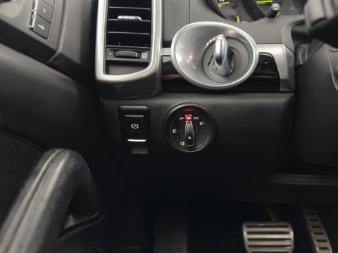 Porsche Cayenne 3.0 S E-Hybrid Aut. *PANO | SPORT-CHRONO | LEATHER | FULL-LED | BOSE-SOUND | MEMORY-PACK | TOP-VIEW | NAVI-FULLMAP | HEATED-COMFORTSEATS | AIR-SUSPENSION | SHIFTPADDLES | PRIVACY-GLASS | KEYLESS | PDC | CRU