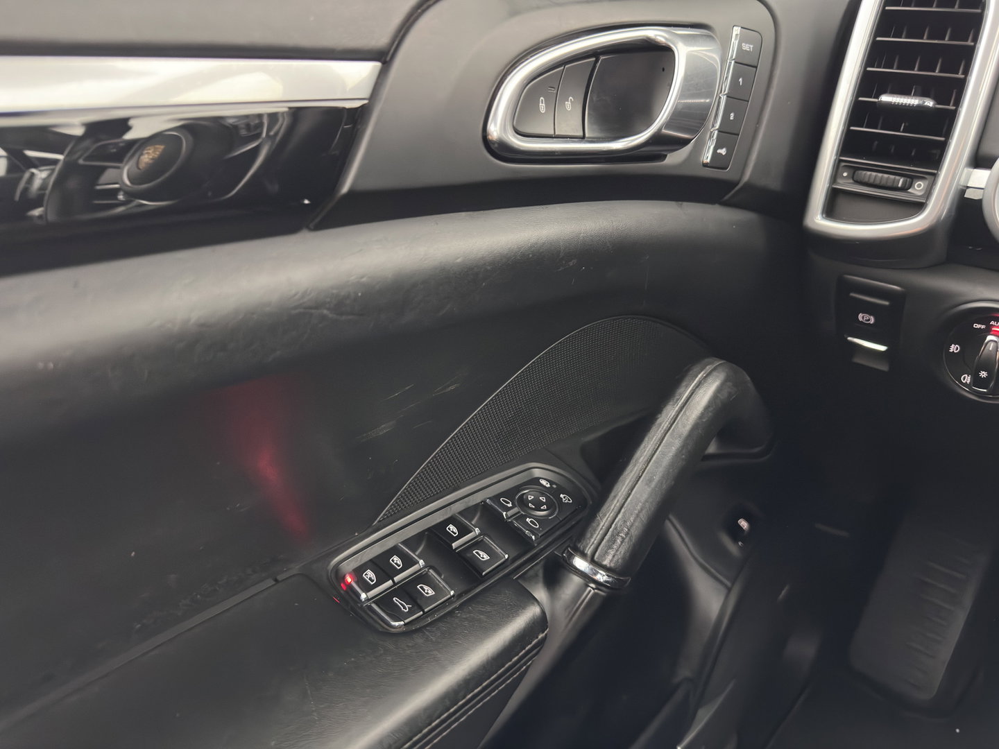 Porsche Cayenne 3.0 S E-Hybrid Aut. *PANO | SPORT-CHRONO | LEATHER | FULL-LED | BOSE-SOUND | MEMORY-PACK | TOP-VIEW | NAVI-FULLMAP | HEATED-COMFORTSEATS | AIR-SUSPENSION | SHIFTPADDLES | PRIVACY-GLASS | KEYLESS | PDC | CRU