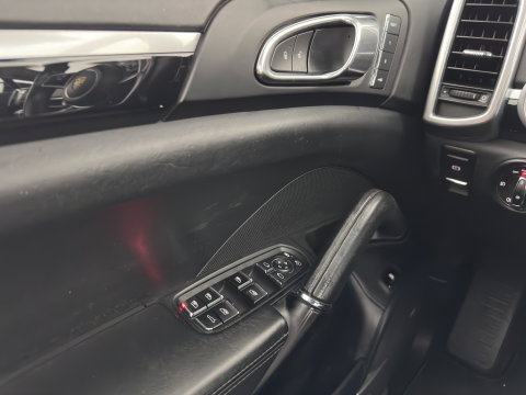Porsche Cayenne 3.0 S E-Hybrid Aut. *PANO | SPORT-CHRONO | LEATHER | FULL-LED | BOSE-SOUND | MEMORY-PACK | TOP-VIEW | NAVI-FULLMAP | HEATED-COMFORTSEATS | AIR-SUSPENSION | SHIFTPADDLES | PRIVACY-GLASS | KEYLESS | PDC | CRU