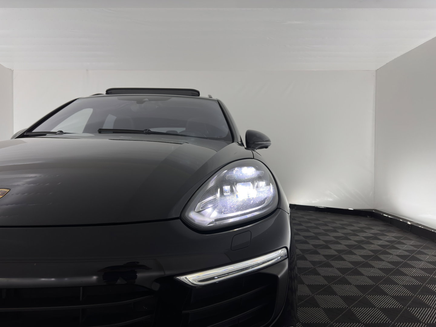 Porsche Cayenne 3.0 S E-Hybrid Aut. *PANO | SPORT-CHRONO | LEATHER | FULL-LED | BOSE-SOUND | MEMORY-PACK | TOP-VIEW | NAVI-FULLMAP | HEATED-COMFORTSEATS | AIR-SUSPENSION | SHIFTPADDLES | PRIVACY-GLASS | KEYLESS | PDC | CRU