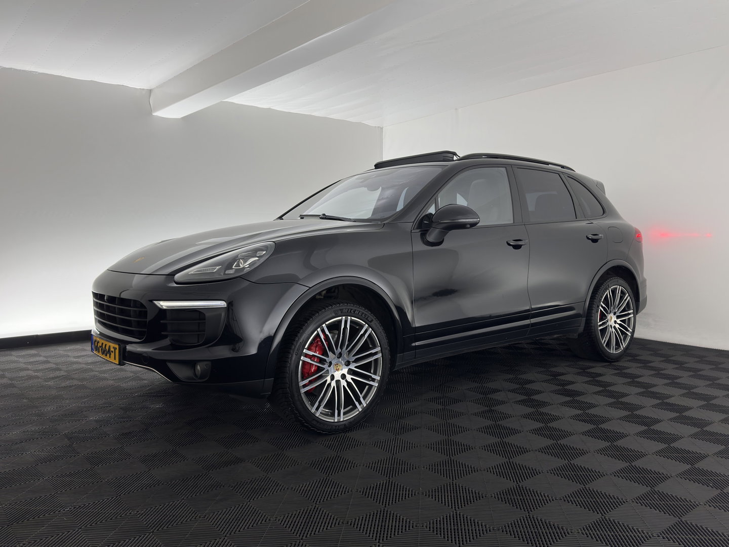 Porsche Cayenne 3.0 S E-Hybrid Aut. *PANO | SPORT-CHRONO | LEATHER | FULL-LED | BOSE-SOUND | MEMORY-PACK | TOP-VIEW | NAVI-FULLMAP | HEATED-COMFORTSEATS | AIR-SUSPENSION | SHIFTPADDLES | PRIVACY-GLASS | KEYLESS | PDC | CRU