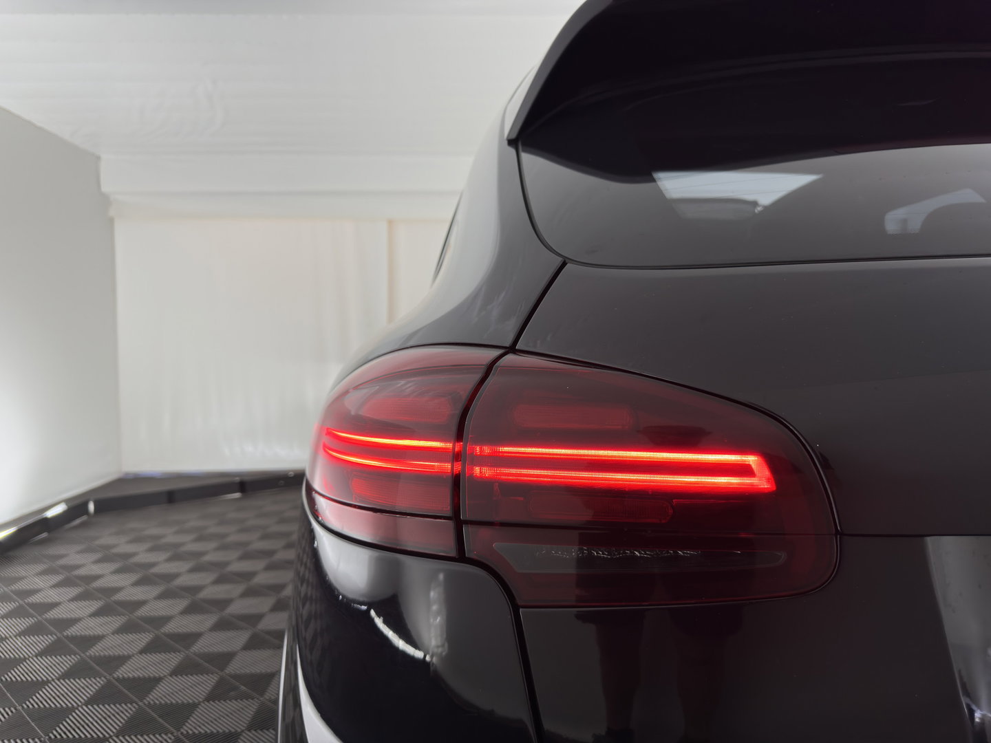 Porsche Cayenne 3.0 S E-Hybrid Aut. *PANO | SPORT-CHRONO | LEATHER | FULL-LED | BOSE-SOUND | MEMORY-PACK | TOP-VIEW | NAVI-FULLMAP | HEATED-COMFORTSEATS | AIR-SUSPENSION | SHIFTPADDLES | PRIVACY-GLASS | KEYLESS | PDC | CRU