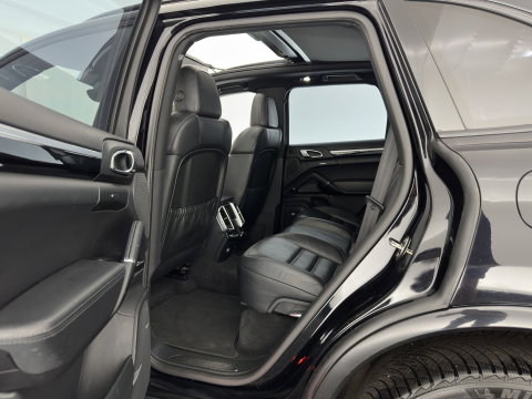 Porsche Cayenne 3.0 S E-Hybrid Aut. *PANO | SPORT-CHRONO | LEATHER | FULL-LED | BOSE-SOUND | MEMORY-PACK | TOP-VIEW | NAVI-FULLMAP | HEATED-COMFORTSEATS | AIR-SUSPENSION | SHIFTPADDLES | PRIVACY-GLASS | KEYLESS | PDC | CRU