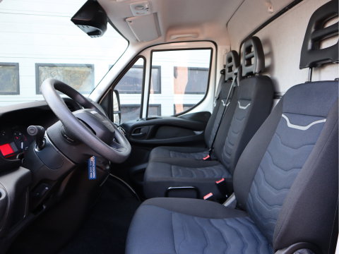 Iveco Daily 35S14 136pk Euro 6 Bakwagen - Dhollandia Klep + Zijdeur - Airco - Camera