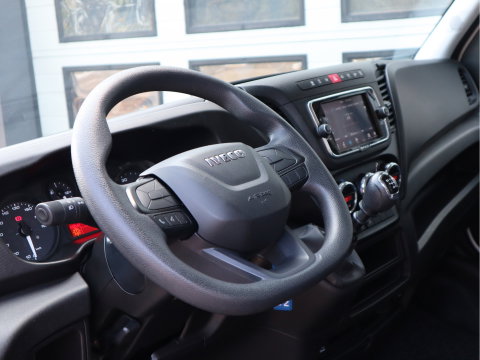 Iveco Daily 35S14 136pk Euro 6 Bakwagen - Dhollandia Klep + Zijdeur - Airco - Camera