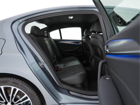 BMW 5 Serie 520i Executive Edition Sportline Aut. *LEATHER-FABRIC | FULL-LED | DIGI-COCKIT | KEYLESS | NAVI-FULLMAP | HEATED-SPORTSEATS | PRIVACY-GLASS | AMBIENTLIGHT | ECC | CARPLAY | PDC | TOWBAR | 18"ALU*