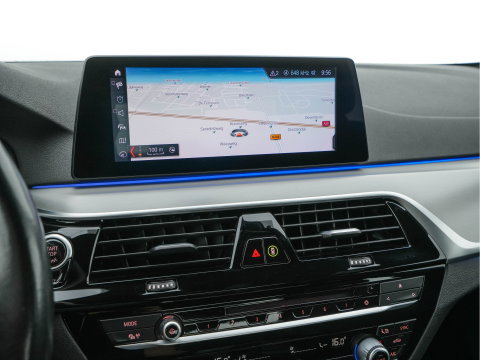 BMW 5 Serie 520i Executive Edition Sportline Aut. *LEATHER-FABRIC | FULL-LED | DIGI-COCKIT | KEYLESS | NAVI-FULLMAP | HEATED-SPORTSEATS | PRIVACY-GLASS | AMBIENTLIGHT | ECC | CARPLAY | PDC | TOWBAR | 18"ALU*