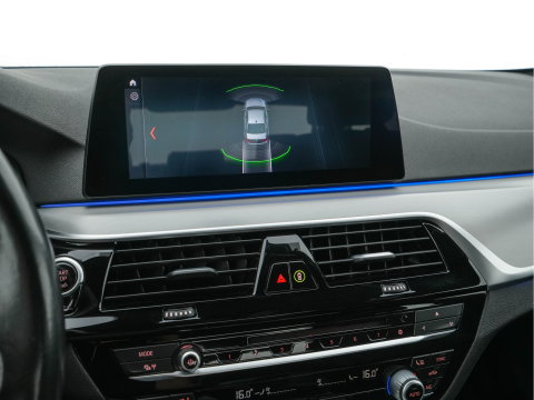 BMW 5 Serie 520i Executive Edition Sportline Aut. *LEATHER-FABRIC | FULL-LED | DIGI-COCKIT | KEYLESS | NAVI-FULLMAP | HEATED-SPORTSEATS | PRIVACY-GLASS | AMBIENTLIGHT | ECC | CARPLAY | PDC | TOWBAR | 18"ALU*