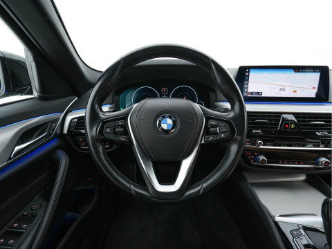 BMW 5 Serie 520i Executive Edition Sportline Aut. *LEATHER-FABRIC | FULL-LED | DIGI-COCKIT | KEYLESS | NAVI-FULLMAP | HEATED-SPORTSEATS | PRIVACY-GLASS | AMBIENTLIGHT | ECC | CARPLAY | PDC | TOWBAR | 18"ALU*