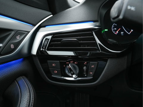 BMW 5 Serie 520i Executive Edition Sportline Aut. *LEATHER-FABRIC | FULL-LED | DIGI-COCKIT | KEYLESS | NAVI-FULLMAP | HEATED-SPORTSEATS | PRIVACY-GLASS | AMBIENTLIGHT | ECC | CARPLAY | PDC | TOWBAR | 18"ALU*