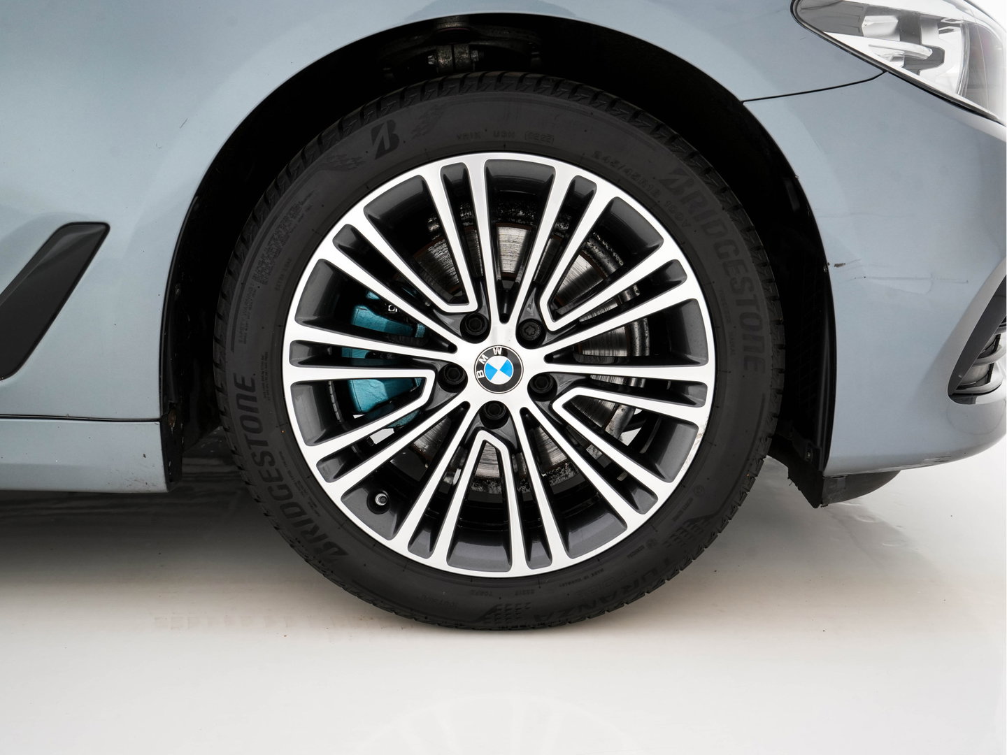 BMW 5 Serie 520i Executive Edition Sportline Aut. *LEATHER-FABRIC | FULL-LED | DIGI-COCKIT | KEYLESS | NAVI-FULLMAP | HEATED-SPORTSEATS | PRIVACY-GLASS | AMBIENTLIGHT | ECC | CARPLAY | PDC | TOWBAR | 18"ALU*