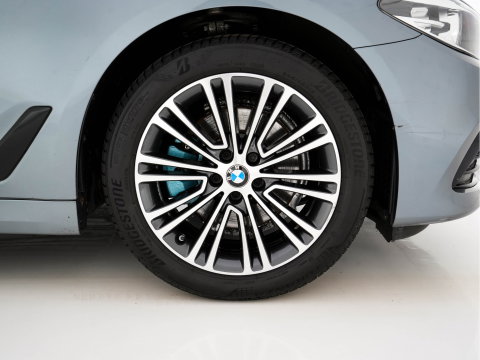 BMW 5 Serie 520i Executive Edition Sportline Aut. *LEATHER-FABRIC | FULL-LED | DIGI-COCKIT | KEYLESS | NAVI-FULLMAP | HEATED-SPORTSEATS | PRIVACY-GLASS | AMBIENTLIGHT | ECC | CARPLAY | PDC | TOWBAR | 18"ALU*