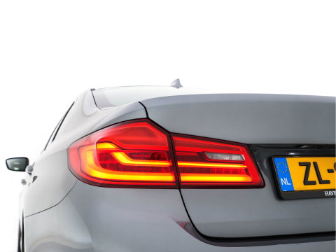 BMW 5 Serie 520i Executive Edition Sportline Aut. *LEATHER-FABRIC | FULL-LED | DIGI-COCKIT | KEYLESS | NAVI-FULLMAP | HEATED-SPORTSEATS | PRIVACY-GLASS | AMBIENTLIGHT | ECC | CARPLAY | PDC | TOWBAR | 18"ALU*