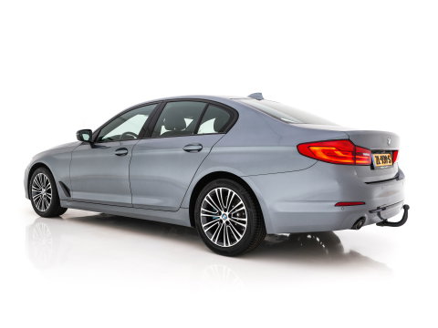 BMW 5 Serie 520i Executive Edition Sportline Aut. *LEATHER-FABRIC | FULL-LED | DIGI-COCKIT | KEYLESS | NAVI-FULLMAP | HEATED-SPORTSEATS | PRIVACY-GLASS | AMBIENTLIGHT | ECC | CARPLAY | PDC | TOWBAR | 18"ALU*