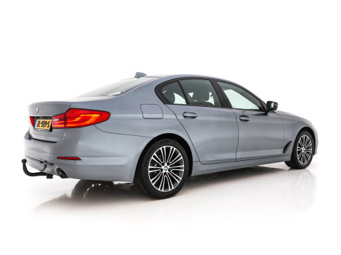 BMW 5 Serie 520i Executive Edition Sportline Aut. *LEATHER-FABRIC | FULL-LED | DIGI-COCKIT | KEYLESS | NAVI-FULLMAP | HEATED-SPORTSEATS | PRIVACY-GLASS | AMBIENTLIGHT | ECC | CARPLAY | PDC | TOWBAR | 18"ALU*