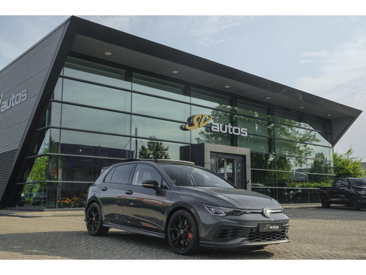 Volkswagen Golf 8 GTI Clubsport 2.0 TSI 300pk Panoramadak IQ light Camera 19" LMV