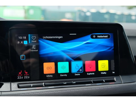 Volkswagen Golf 8 GTI Clubsport 2.0 TSI 300pk Panoramadak IQ light Camera 19" LMV